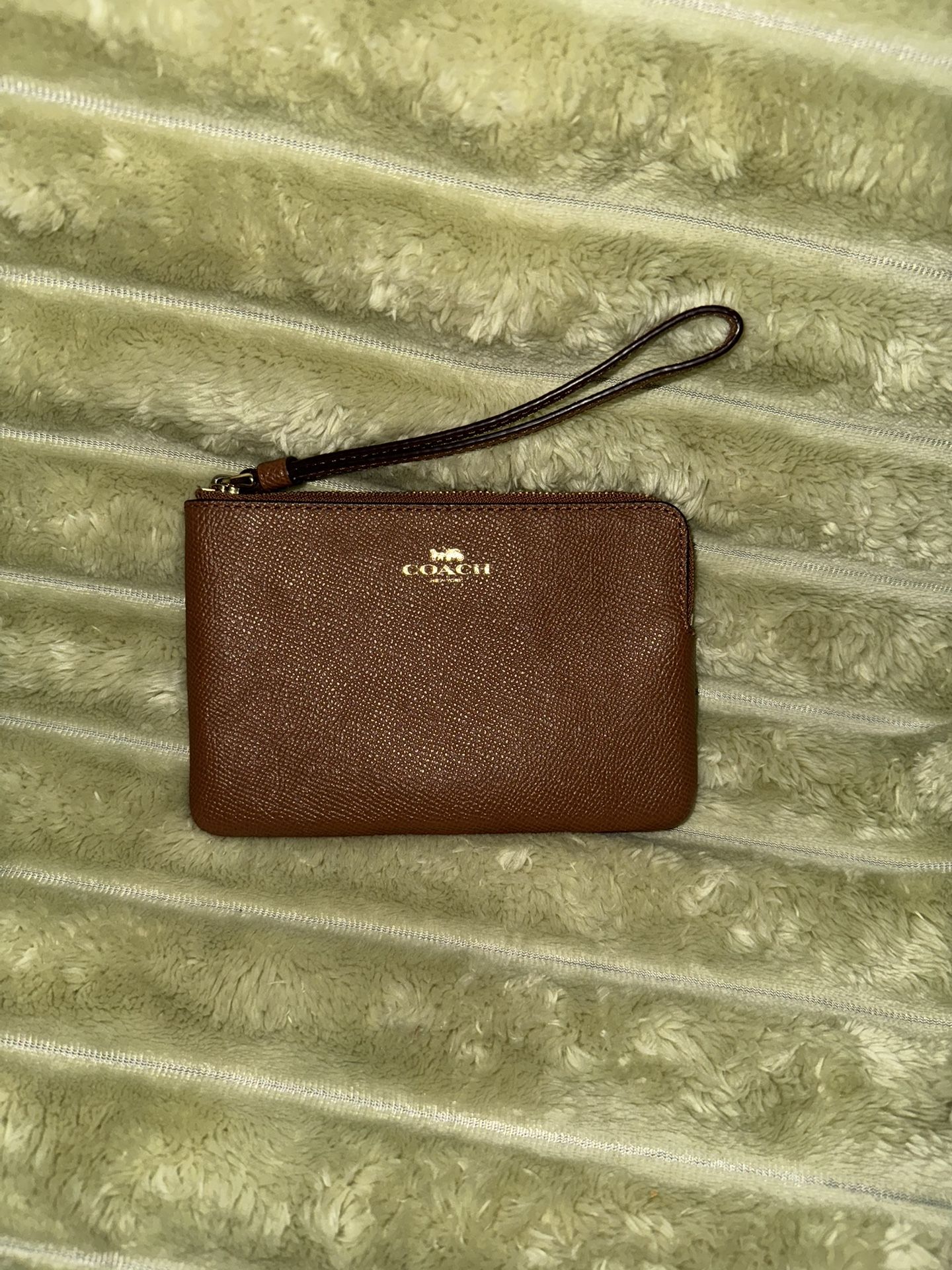NWOT Coach Leather Wristlet with Brown Interior