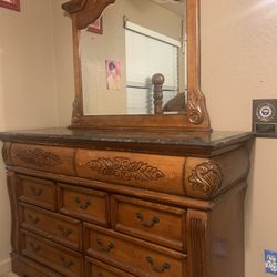 Tocador/Dresser With Mirror 