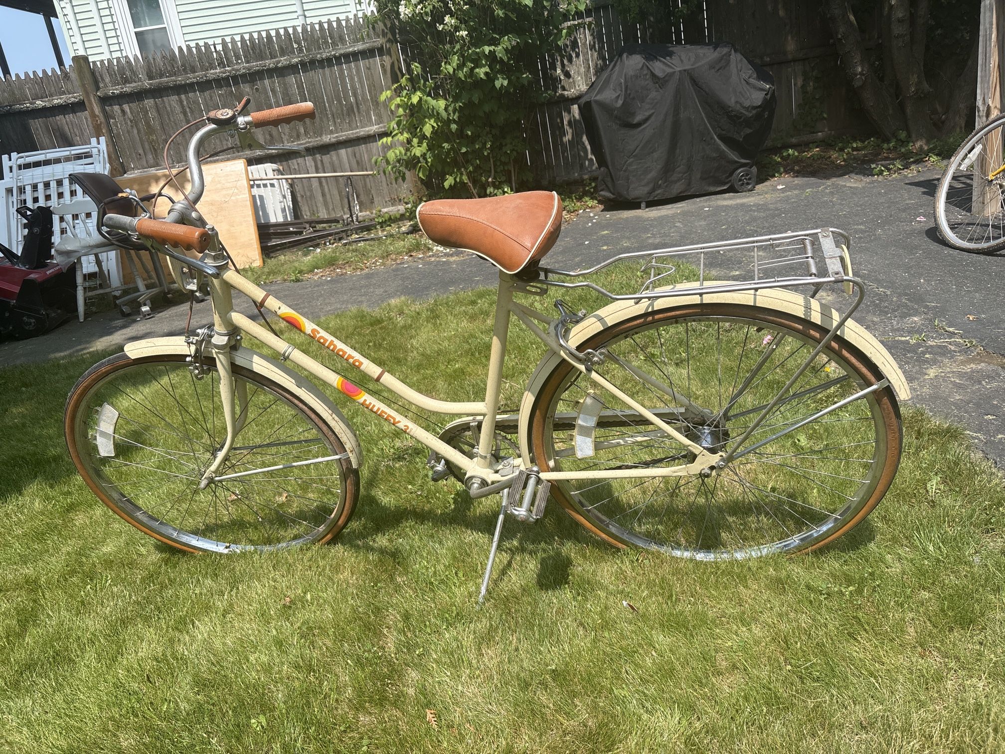 πΌ Vintage Huffy Sahara Cruiser Bike β Retro Vibes! πΌ