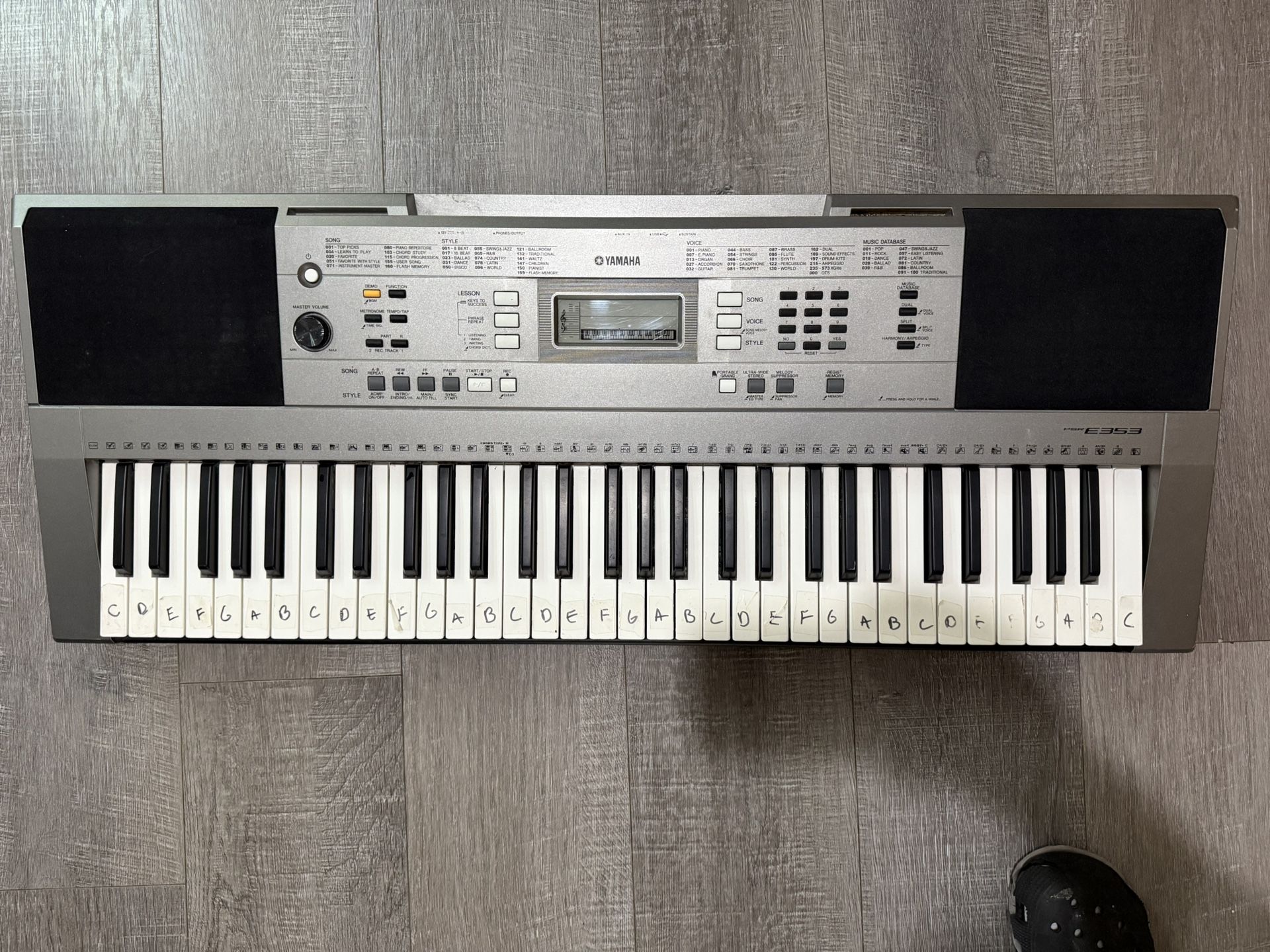 Yamaha PSR-E353 Portable Keyboard