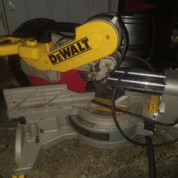 DeWalt DWS780 12-Inch Double Bevel Sliding Compound Miter Saw