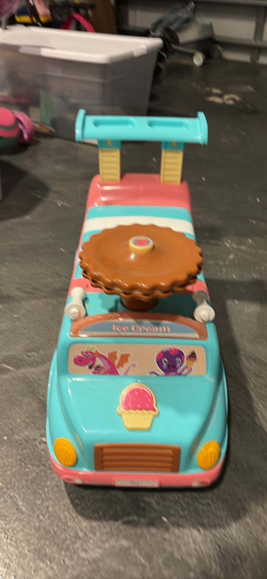 Ice cream - ride on - car