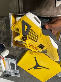 Lightning Jordan 4s size 11