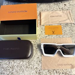 Louis Vuitton sunglass Case for Sale in Carson, CA - OfferUp