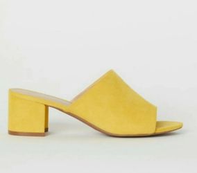 NEW sandals Size 8