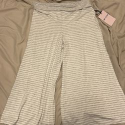 Striped grey gaucho leggings
