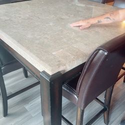 Dinner set for sale $220 Dlls