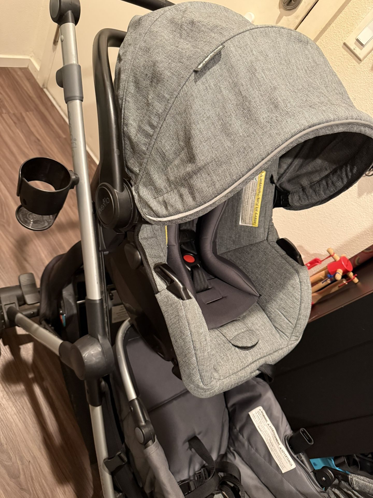 Evenflo Pivot Xpand Modular Travel System with LiteMax Infant Car Seat