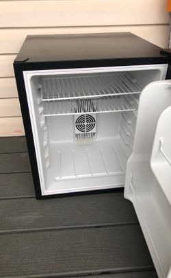 Avanti mini fridge