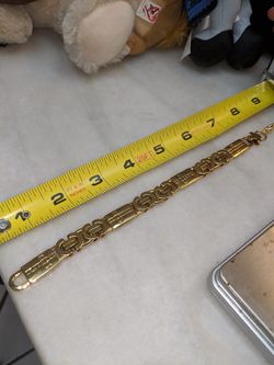 Gold plated bracelet 8.5 inches