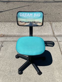 Mesh Task Chair with 'Dream Big' Graphic
