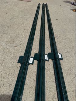 Set of 3 Steel Fence T-Posts, 7’ length