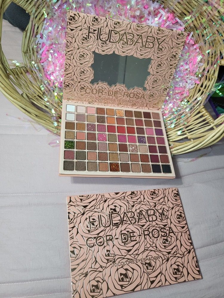 Hudadaby Large Eyeshadow Palette