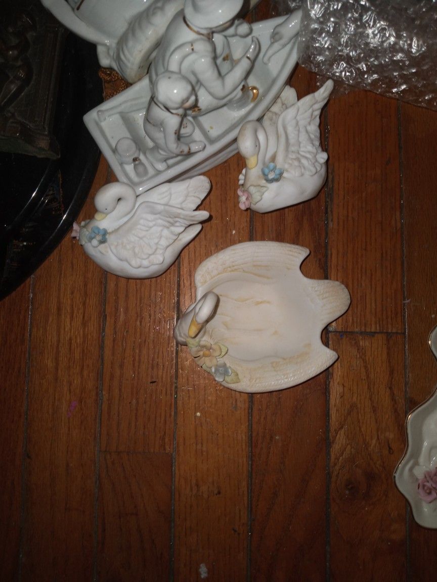3 Peice Porcelin. Swan Set