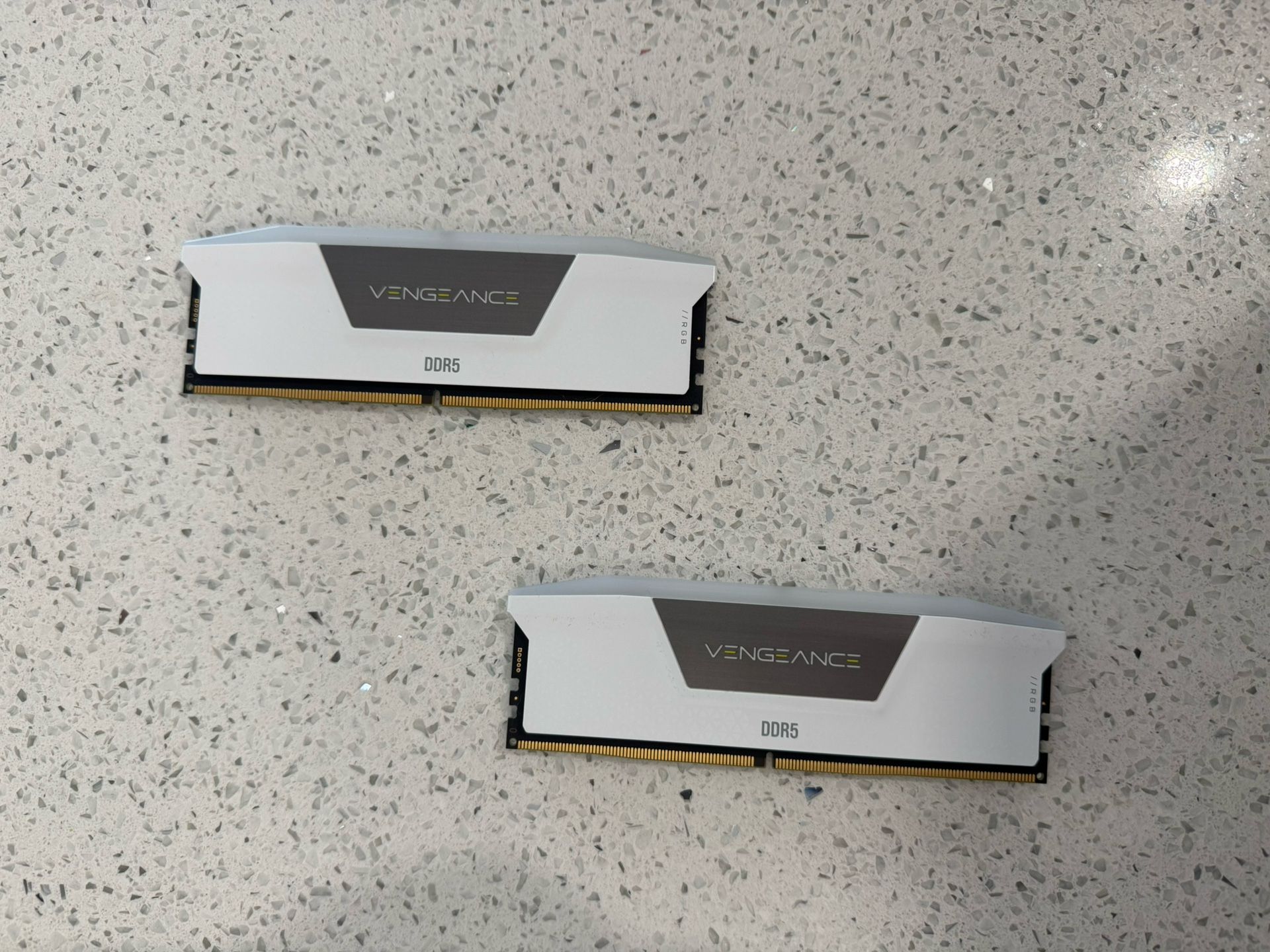 32gb (2x16) Corsair vengeance DDR5 5200MHz