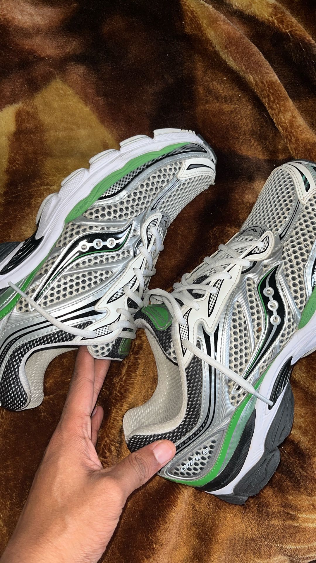 Saucony Sneakers Size 10 And A Half