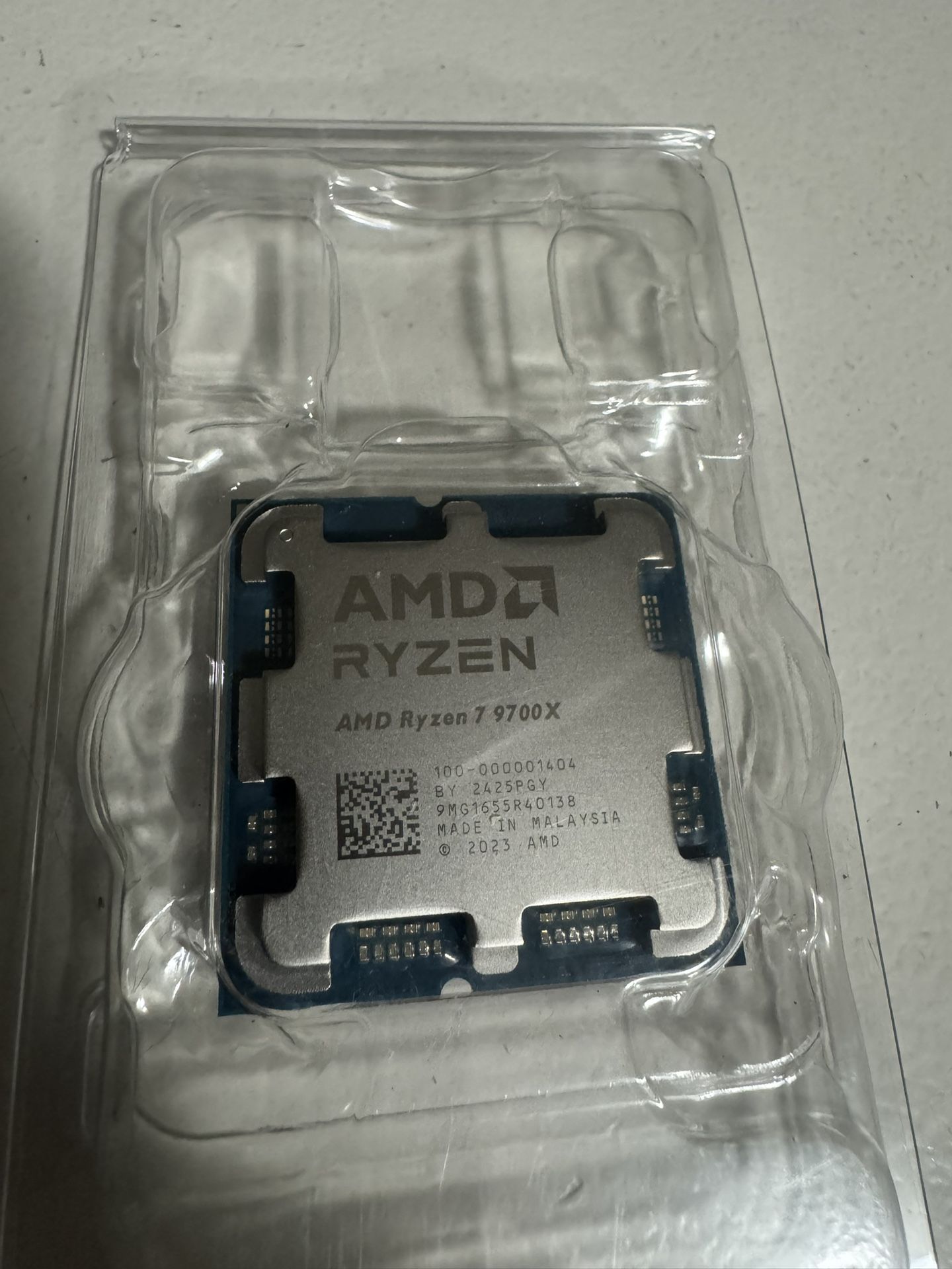 AMD RYZEN 7 9700X