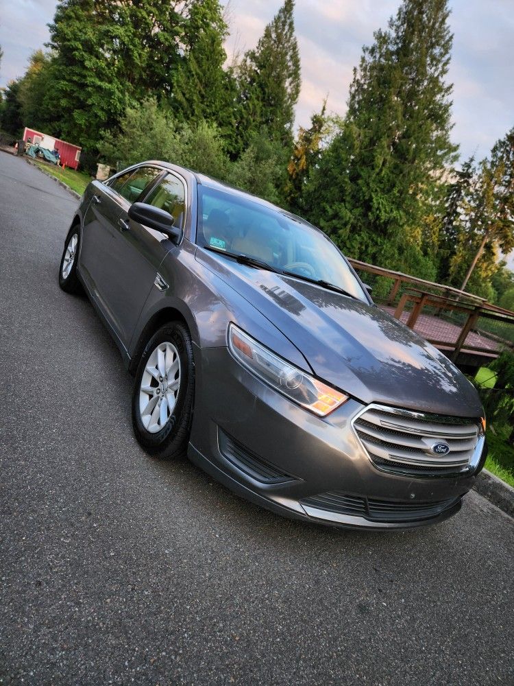 2014 Ford Taurus