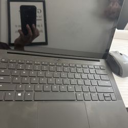 Razer Blade Stealth Laptop (2017) – i7, 16GB RAM – Sleek & Fast