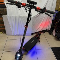 ENGWE Y600 - 830W Electric Scooter for Adults, 48V 18.2AH Folding Scooter Up to 28 Mph and 43 Mile Range, 10-Inch Tire with Detachable Seat and Triple