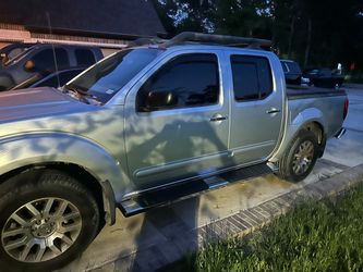 Nissan Frontier Crew Cab Pickup Truck