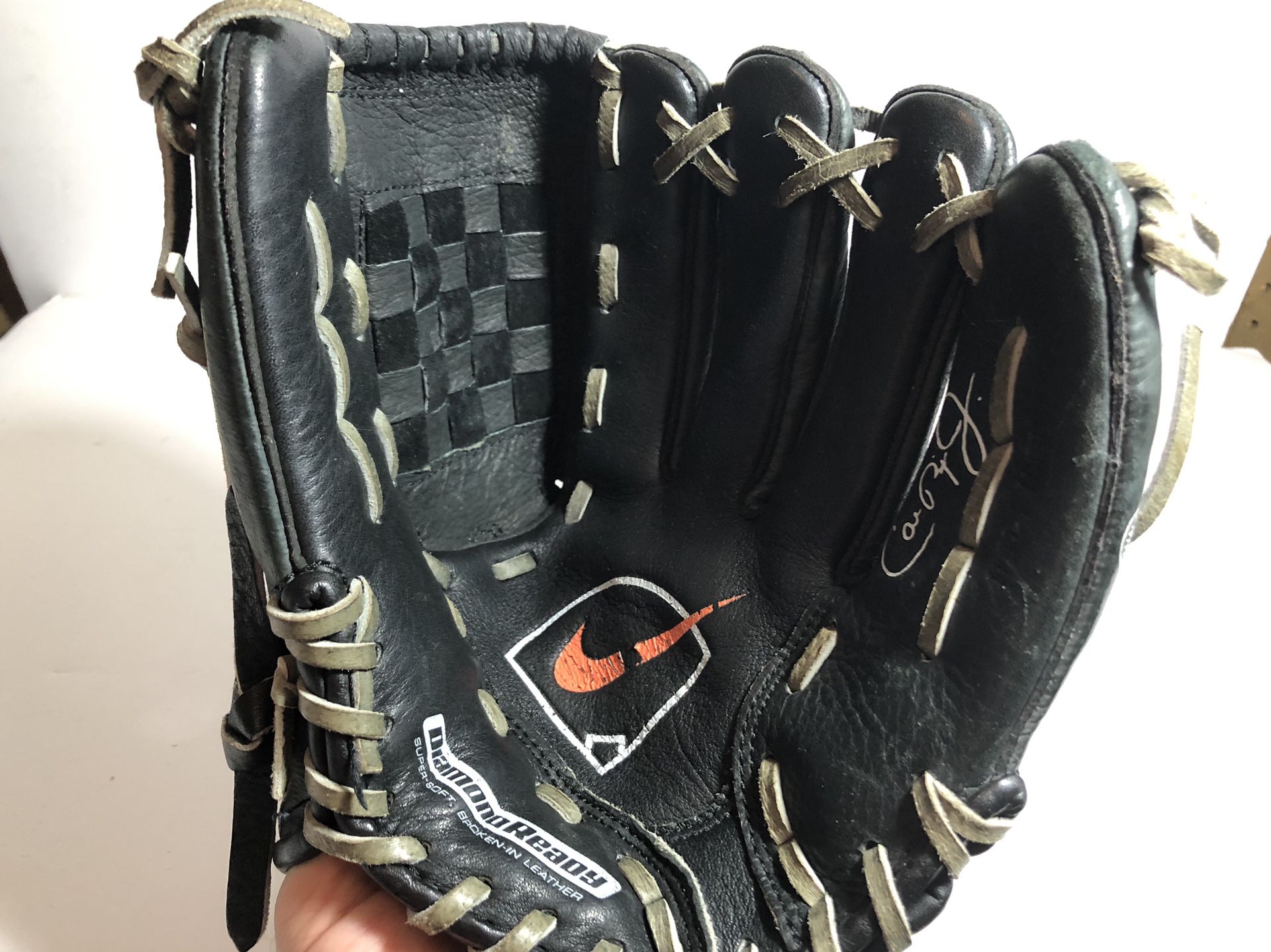 Nike Cal Ripken Black Leather Baseball Glove Right Hand Throw Junior