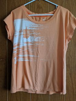 Size Medium Gap Lake T Shirt