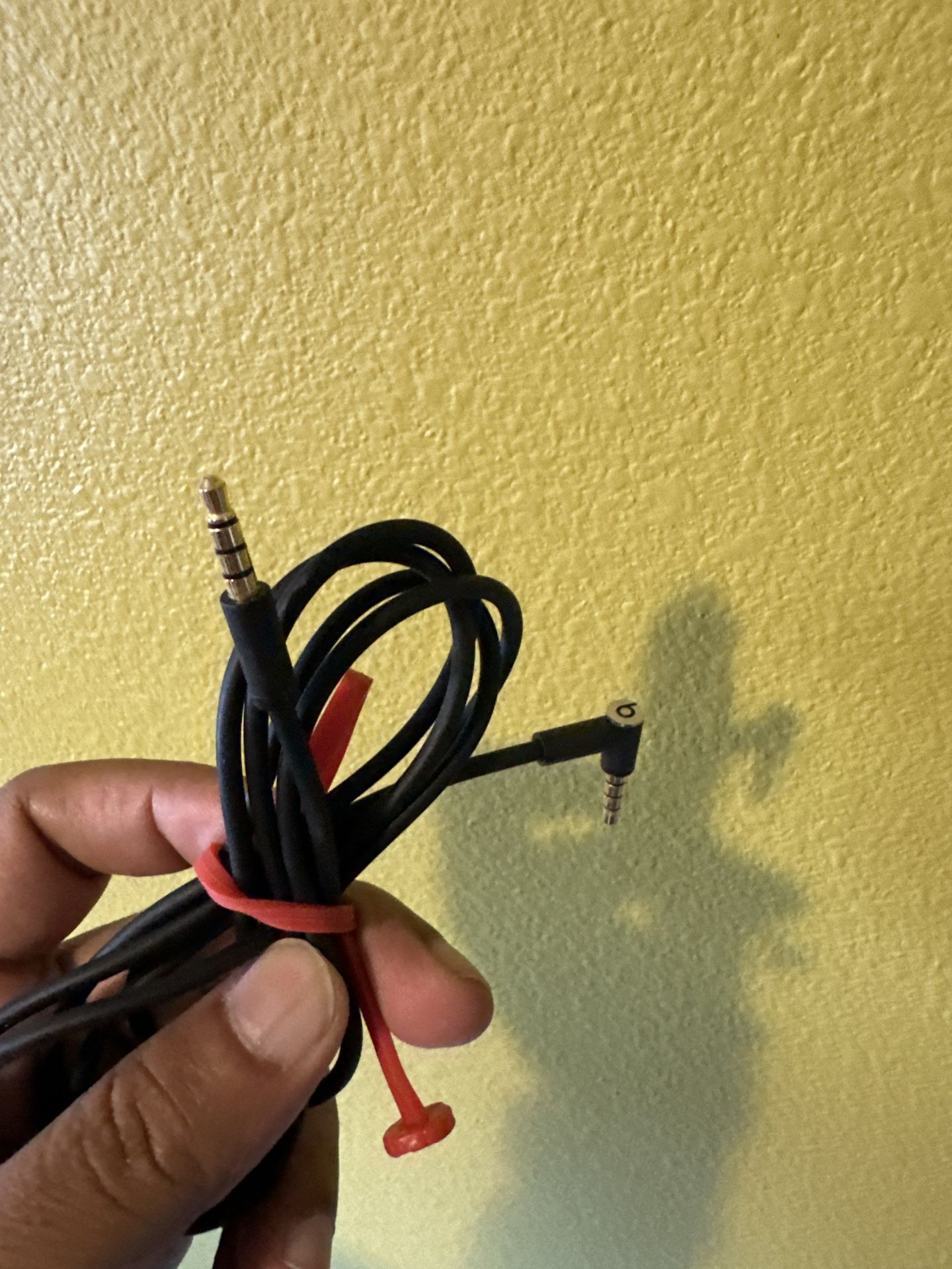 3.5mm auxiliary (AUX) audio cable