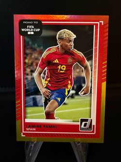 Lamine Yamal Donruss Road to FIFA World Cup 26 Red/Gold Prizm