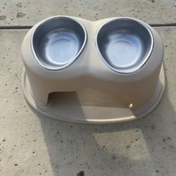 Dog Feeder