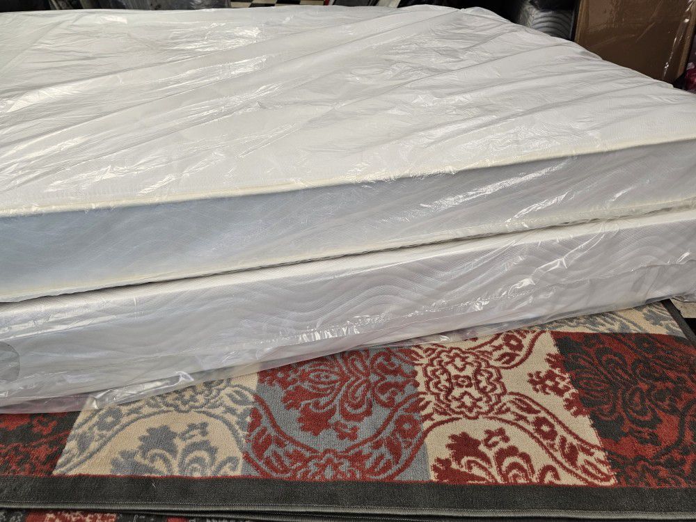 Brand New Full Size Mattress & Boxspring ENGLANDER BRAND ONLY $180 Delivery Available