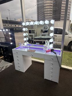 LUXURY BLUETOOTH VANITY W BUILT IN STOOL