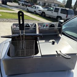 Commercial deep fryers 