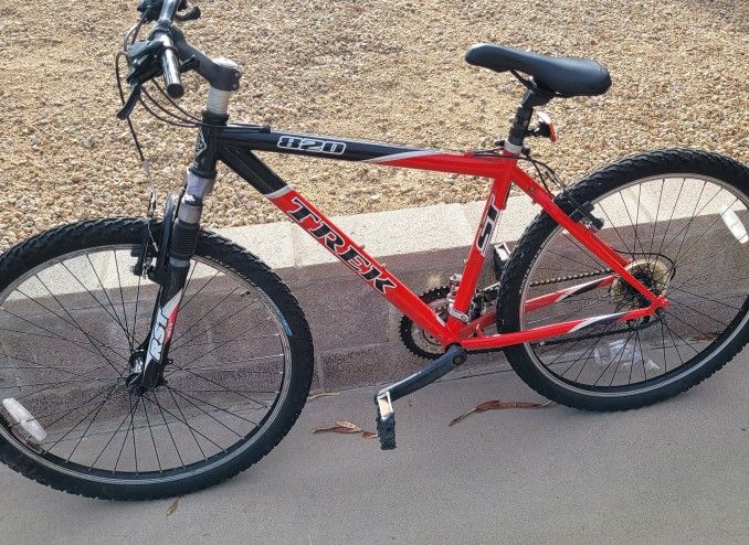 Trek 820 red new arrivals