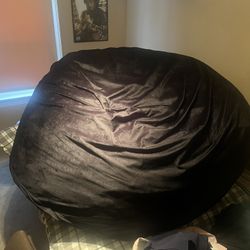 VERY LARGE BEAN BAG IN GREAT CONDITION ONLY USED ONCE!  Color Black