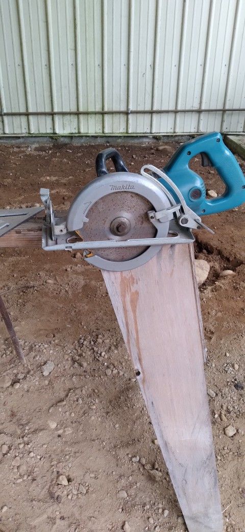 Makita Worm Drive 7 1/4 Saw