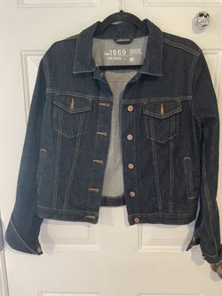 GAP Women’s Size M Fitted Style 15” Shoulder Sean To Shoulder seam 29 Length $25