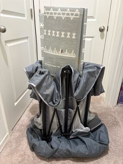 Folding giant play pen