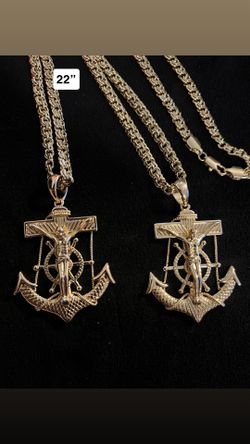 Chino link chain with pendant