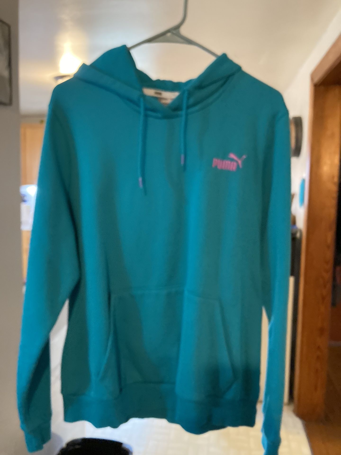 Women’s Puma Hooded Sweatshirt Size XL