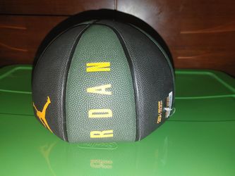 Jordan Ultimate 8P Basketball Medium Olive/Black/Light Curry