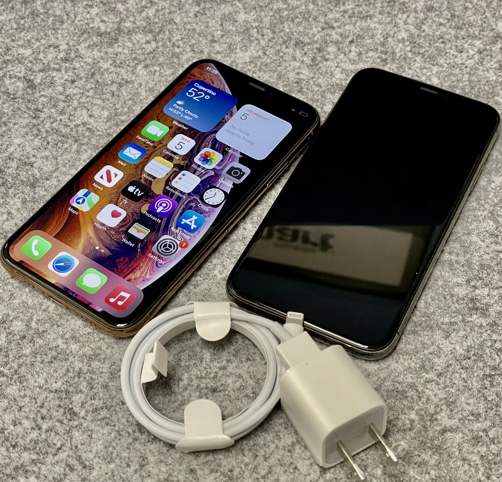 Factory Unlocked Apple iPhone Xs 64gb / 256gb, sold with warranty $299 / $319