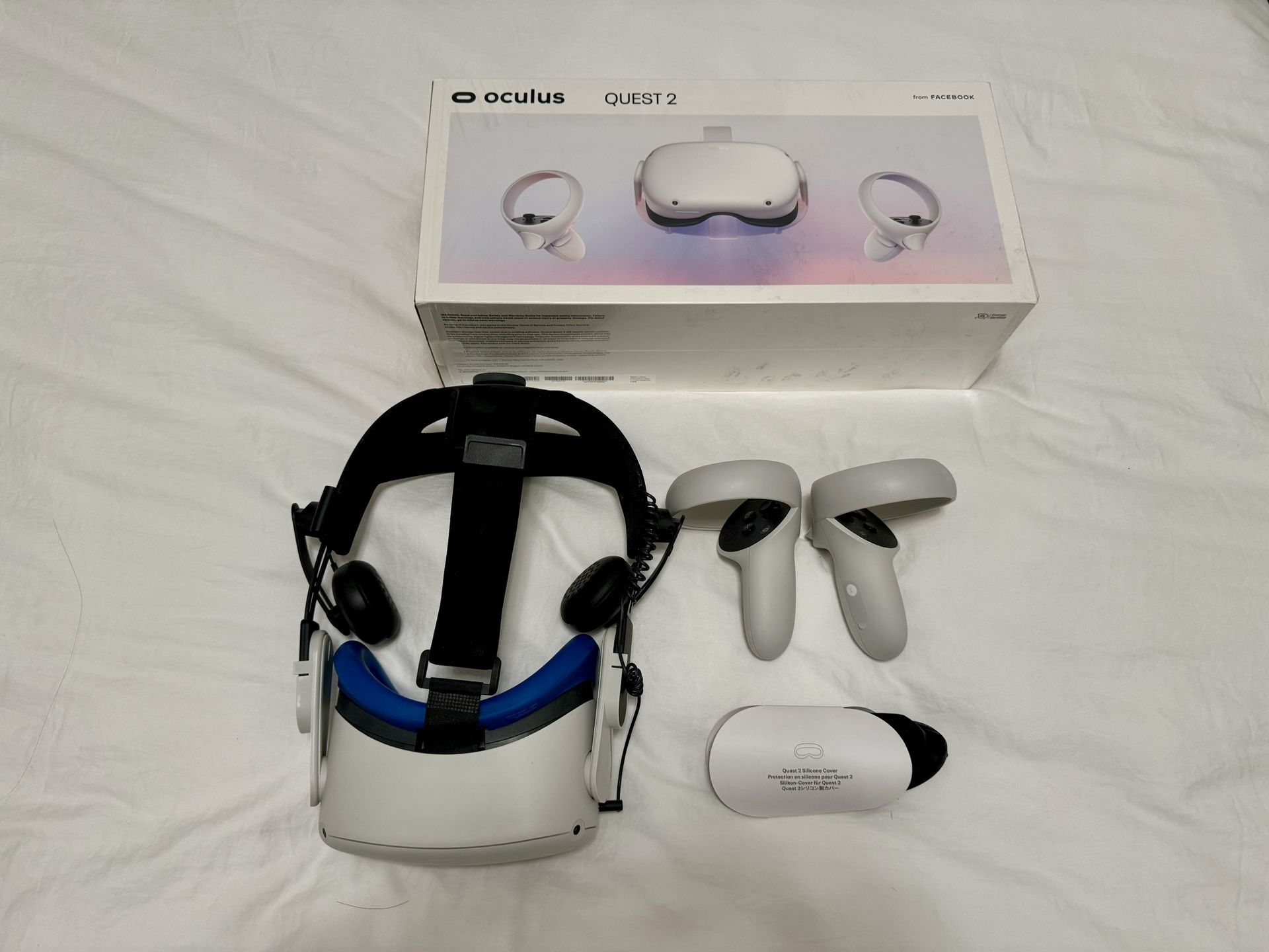 256GB Quest 2 + Vive Headstrap MINT Condition Plus More Accessories 