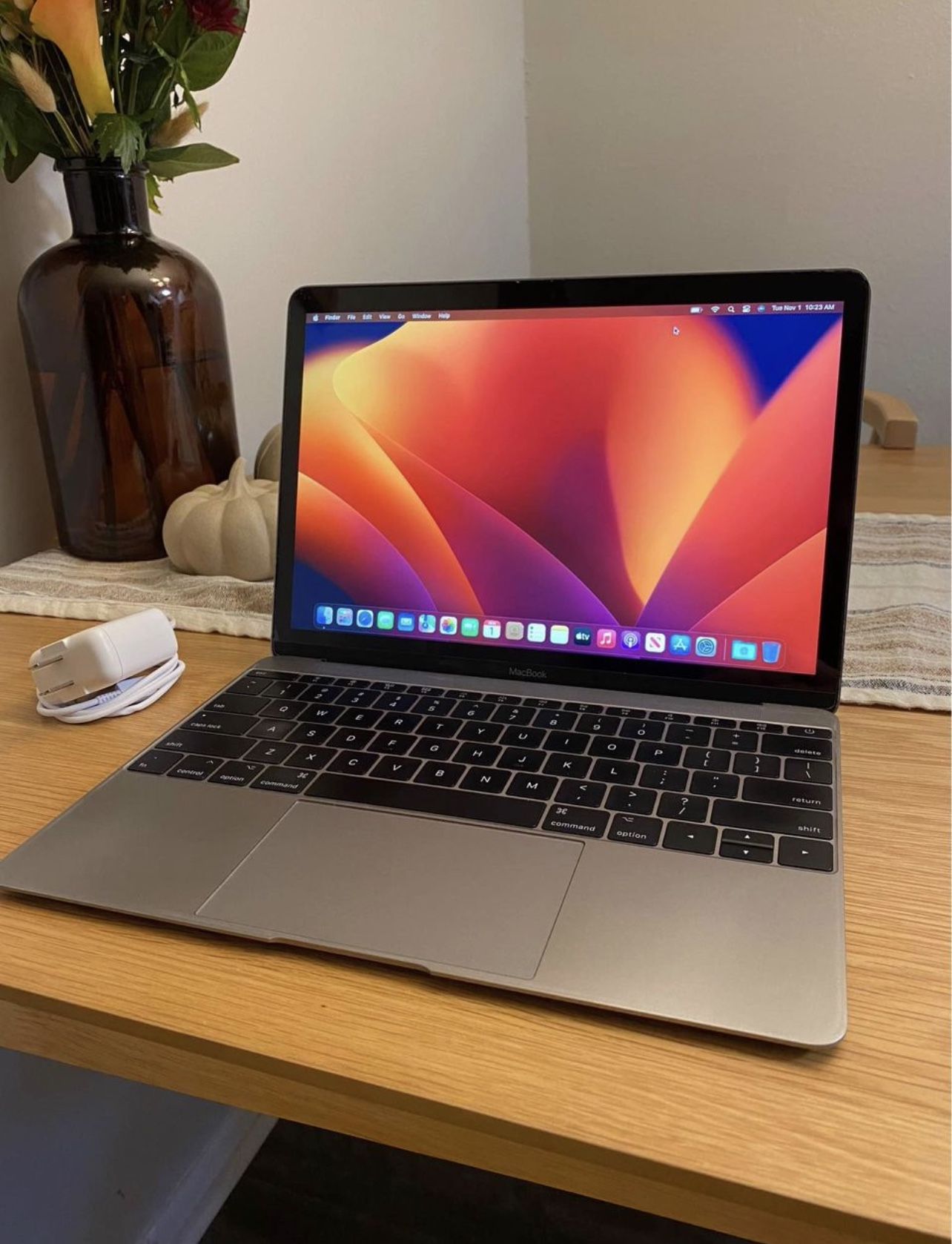 75) Apple MacBook 12インチ 2017