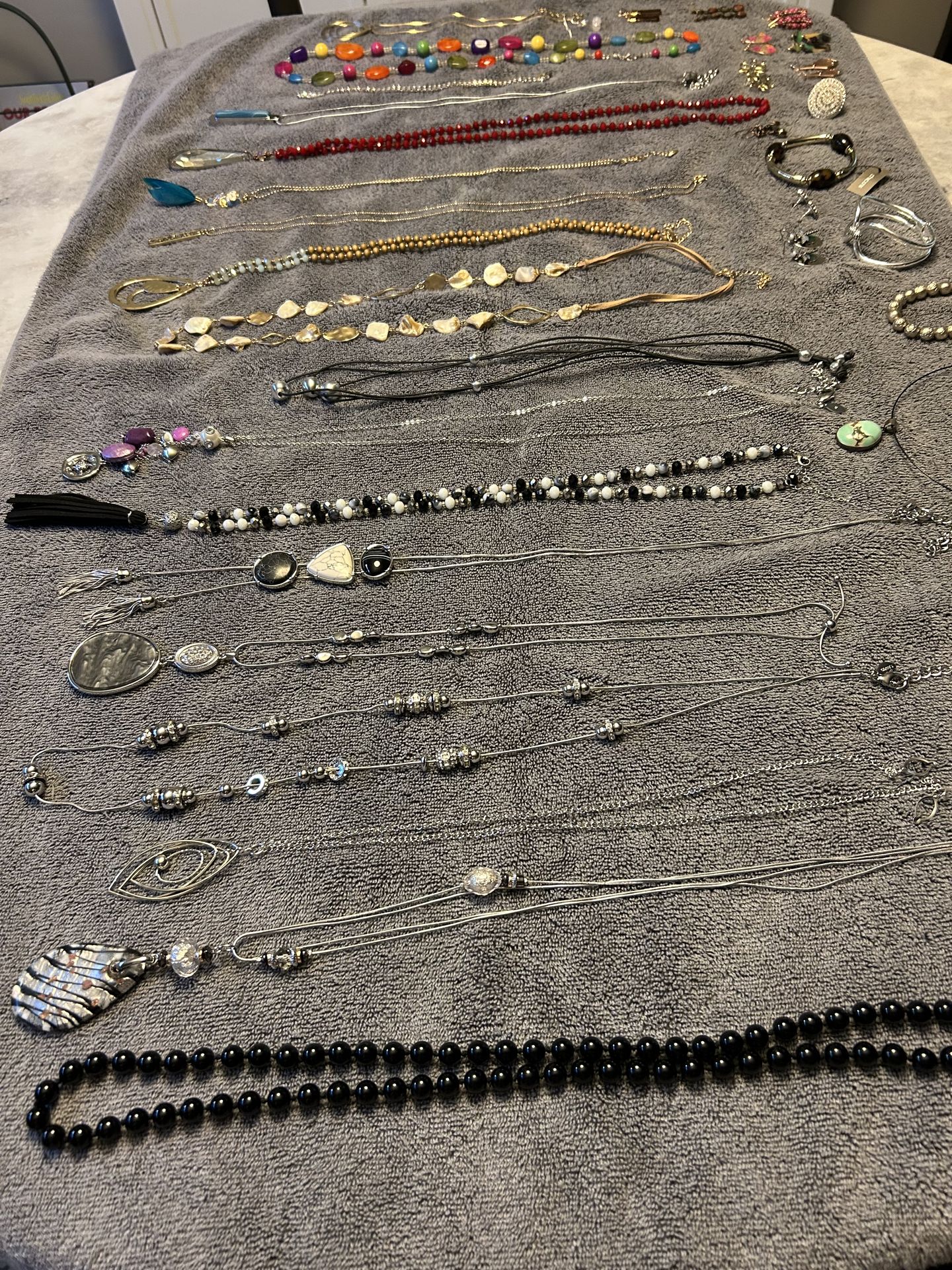 Lot of 32 Pieces of Costume Jewelry