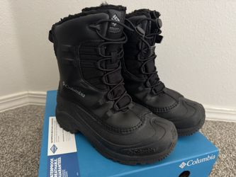 Columbia Youth Bugaboot snowboots- like new!