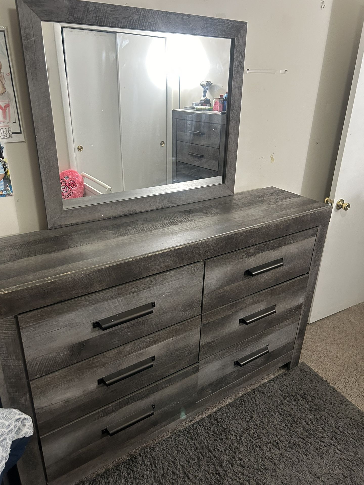 Dresser With Mirror