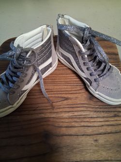 Kids tennis shoe
