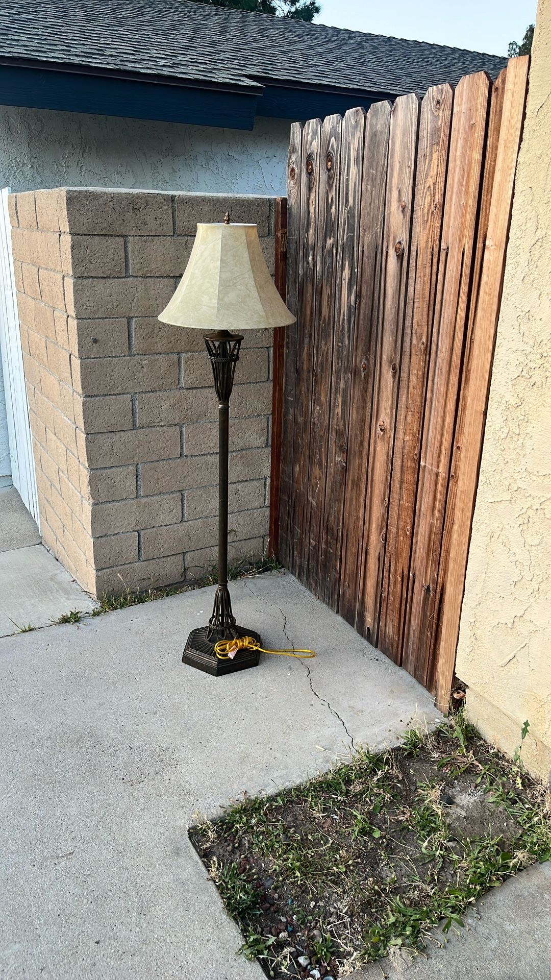 Lamp Brown / Tan Shade