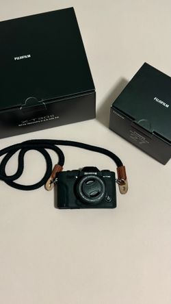 Fujifilm camera with pancake lens